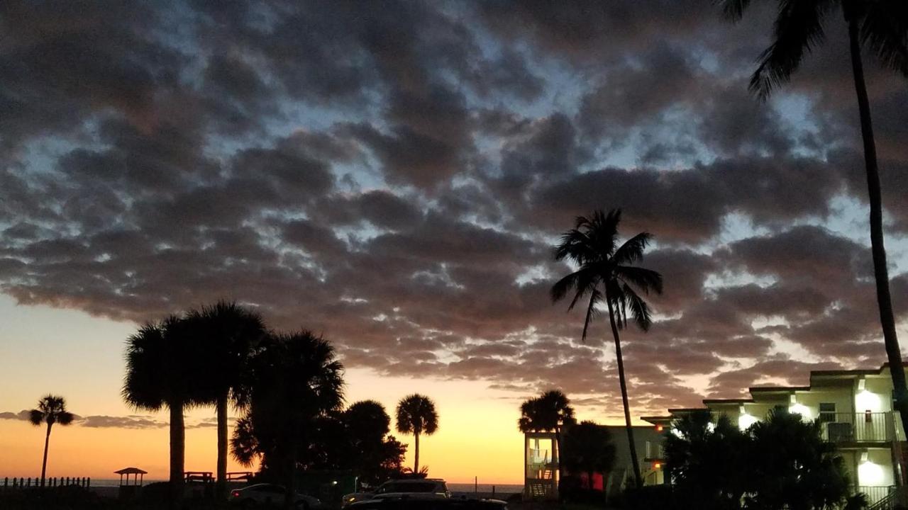 Carousel Beach Inn Fort Myers Beach Exterior photo