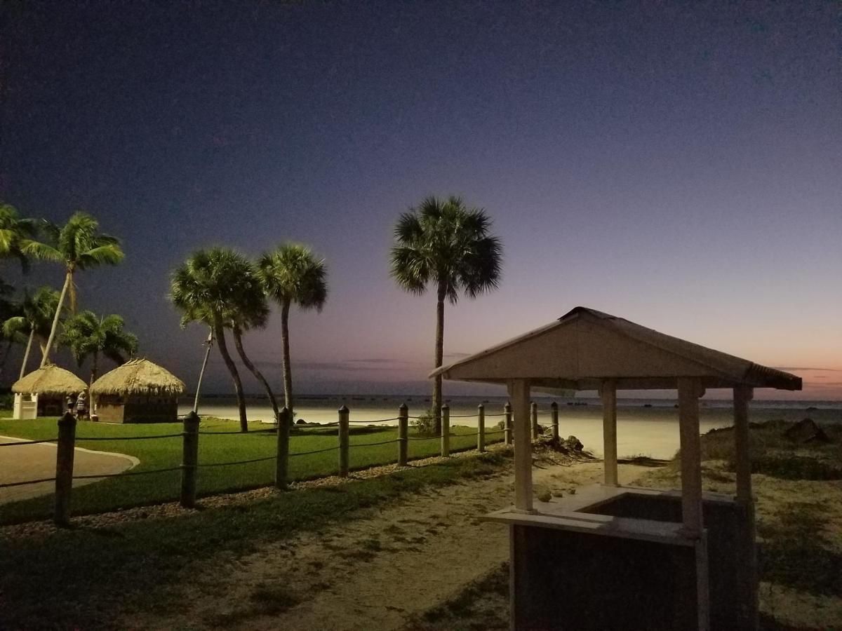 Carousel Beach Inn Fort Myers Beach Exterior photo