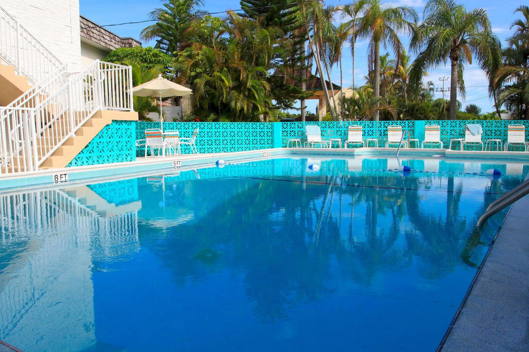 Carousel Beach Inn Fort Myers Beach Exterior photo