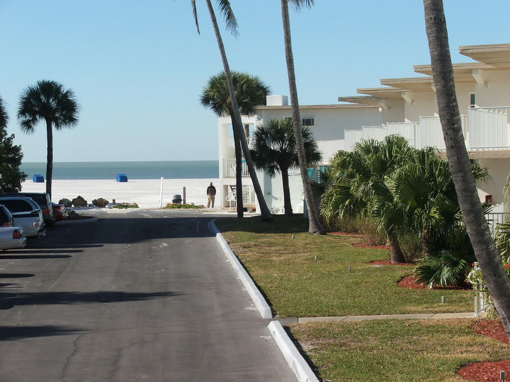 Carousel Beach Inn Fort Myers Beach Exterior photo