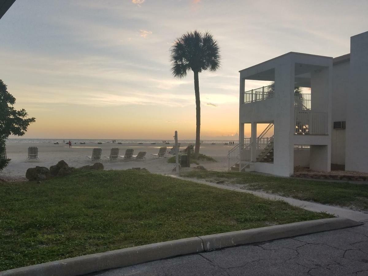 Carousel Beach Inn Fort Myers Beach Exterior photo