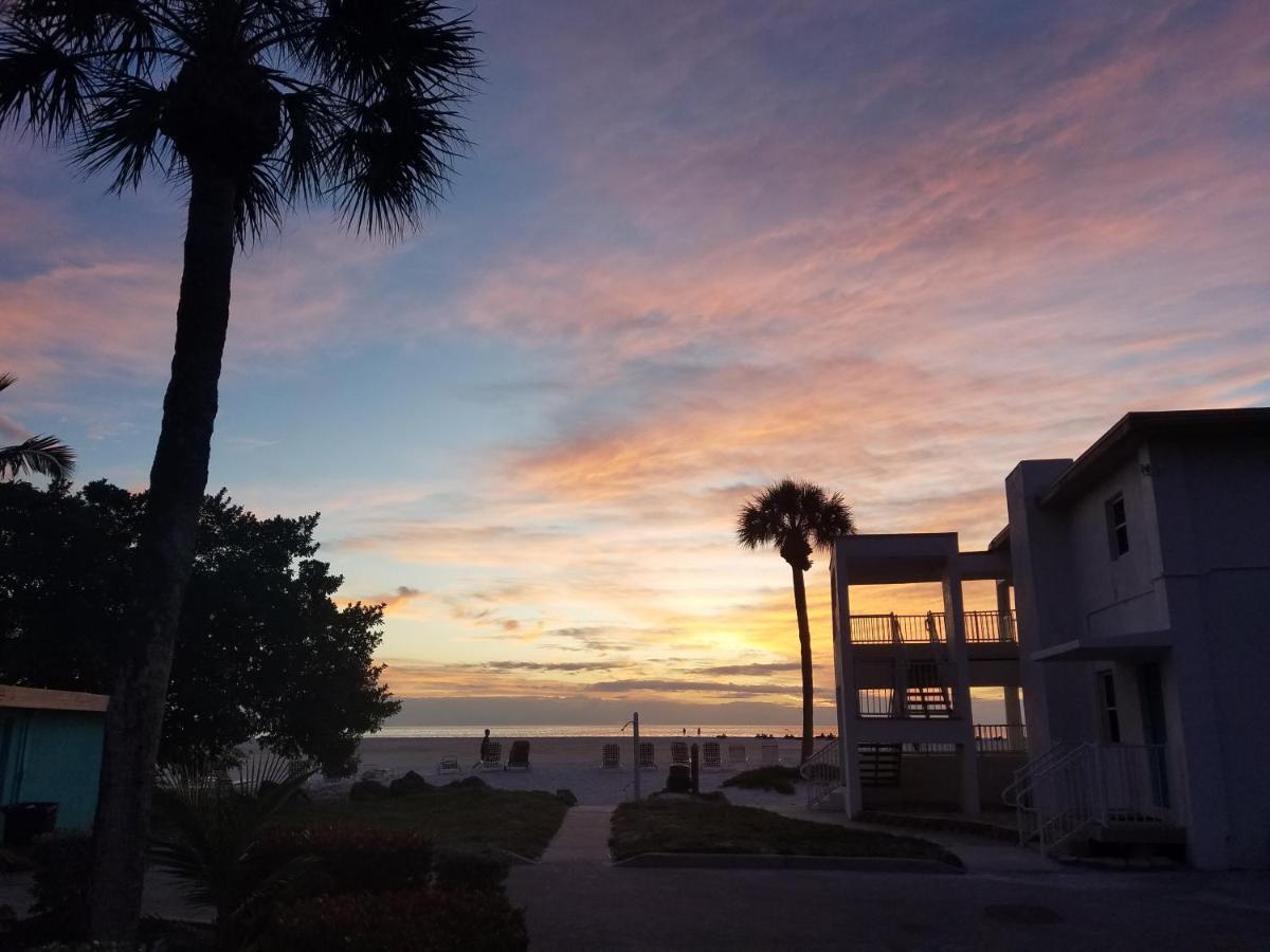 Carousel Beach Inn Fort Myers Beach Exterior photo